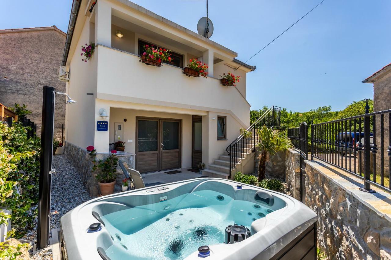 Relax Village Home Mare 크르크 외부 사진