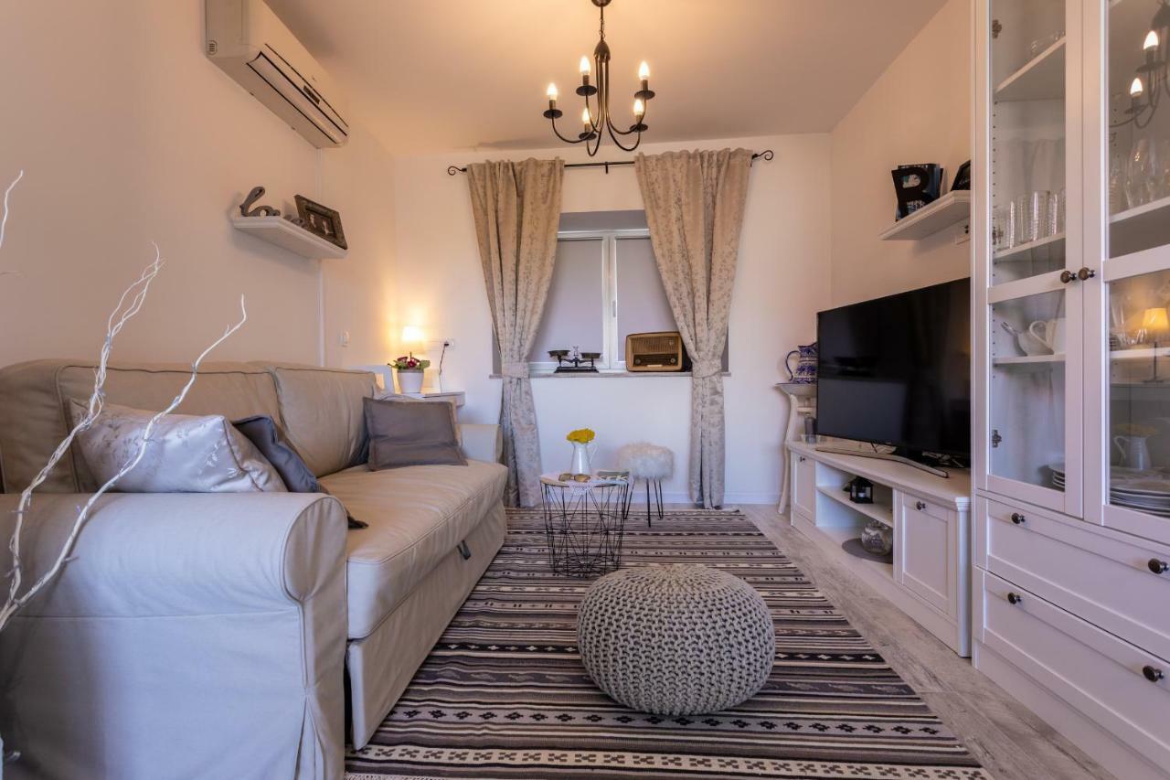 Relax Village Home Mare 크르크 외부 사진